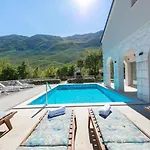 Salvia Villa