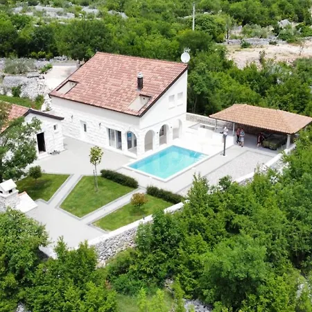 Salvia Villa *
